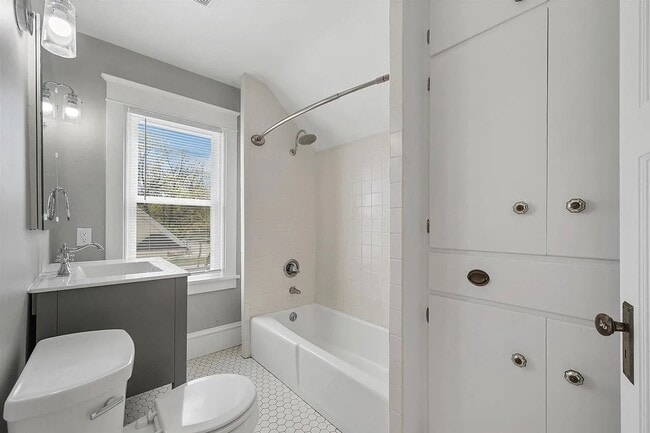 Building Photo - Charming Cape Cod Single Family