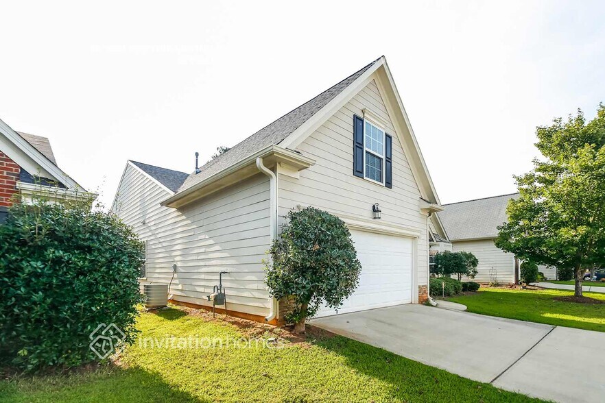 Building Photo - 1029 S Creek Dr