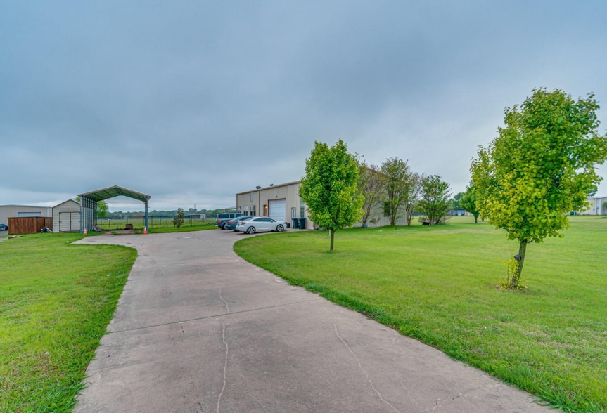 Building Photo - 1306 Broadhead Rd
