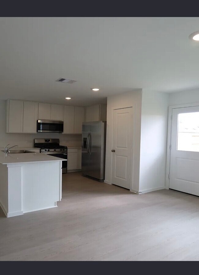 Building Photo - 5122 Red Drum Dr