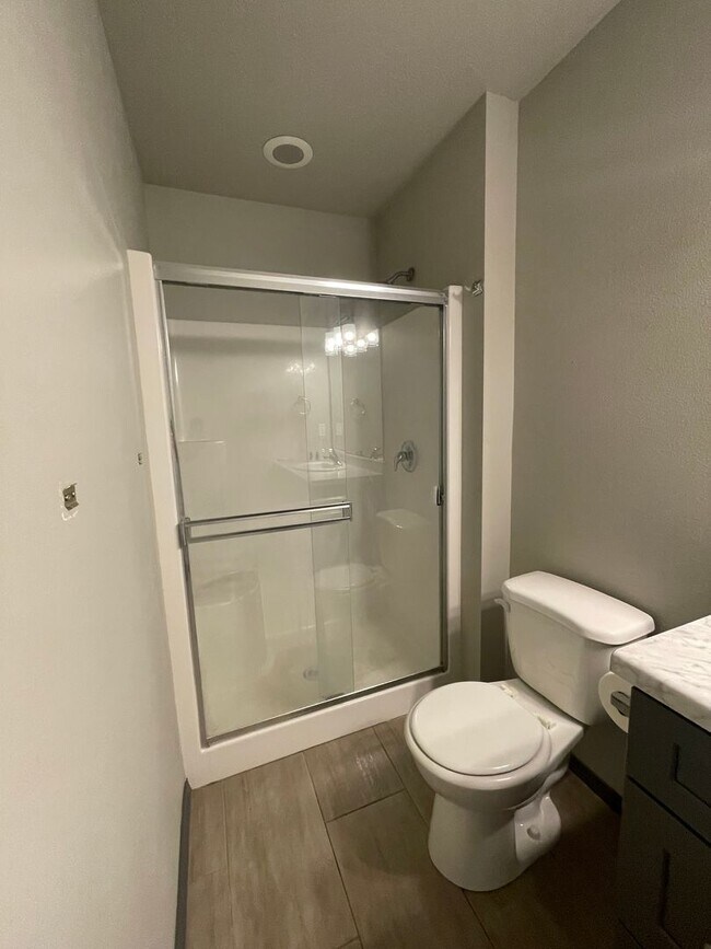 Building Photo - 3 Bedroom 2 Bath House South Springfield