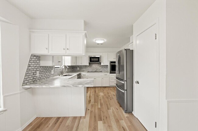 Building Photo - Modern Details and Interiors to a sought-a...