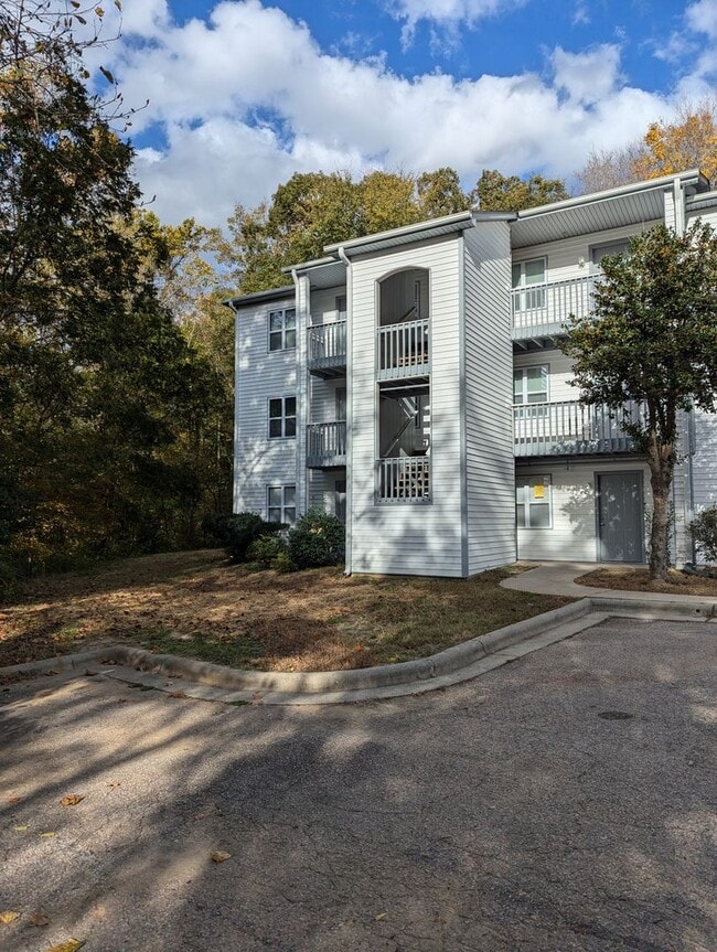 Building Photo - Creekside Apartments