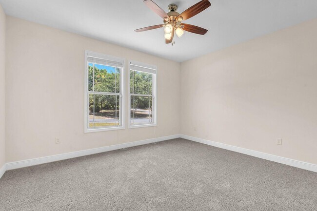 Building Photo - Stunning 4 Bedroom in PRIME Location!!  South of I-10!!