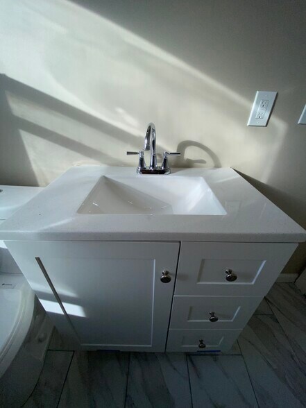 Building Photo - 41 N Kossuth St