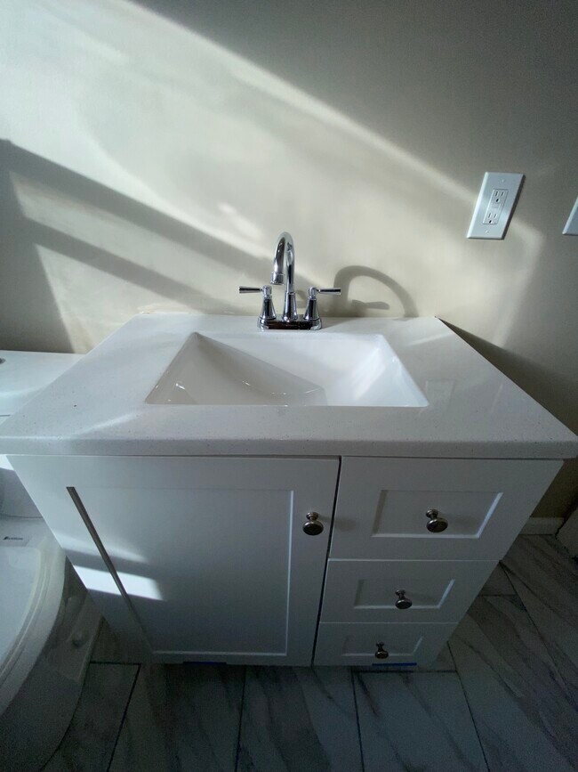 Building Photo - 41 N Kossuth St