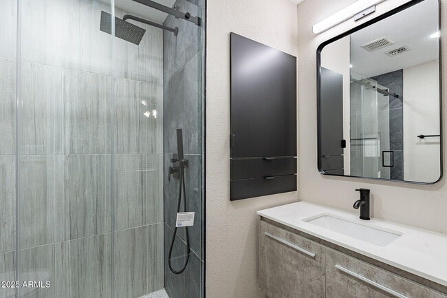 Building Photo - 745 E Pierce St