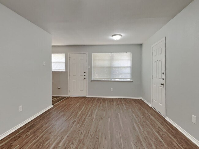 Building Photo - Coming Soon! 4 BR/1.5BA | Newly Renovated Single Family Home | Large backyard | In Mesquite!