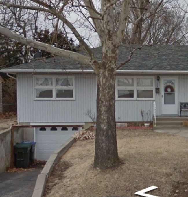 Building Photo - Don't miss out on this great Duplex!