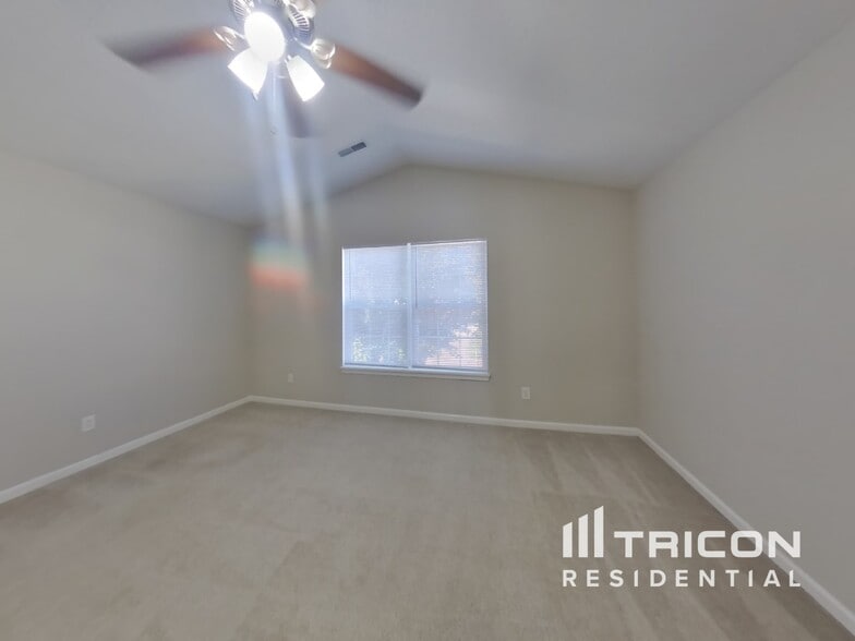 Building Photo - 7237 Kimble Dr