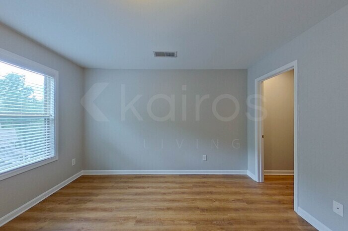 Building Photo - 215 Orchard Ln