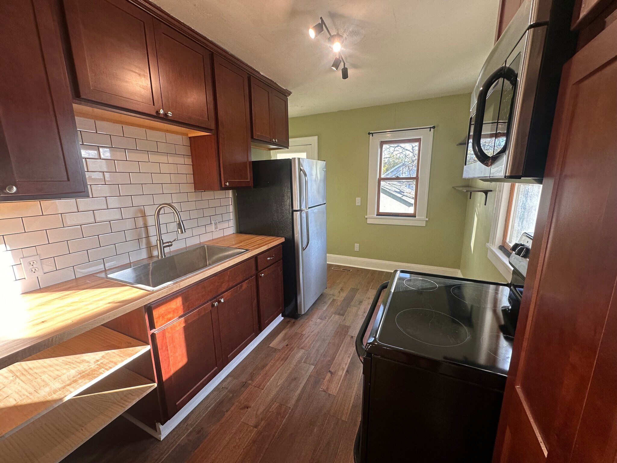 Building Photo - 718 Griggs St N