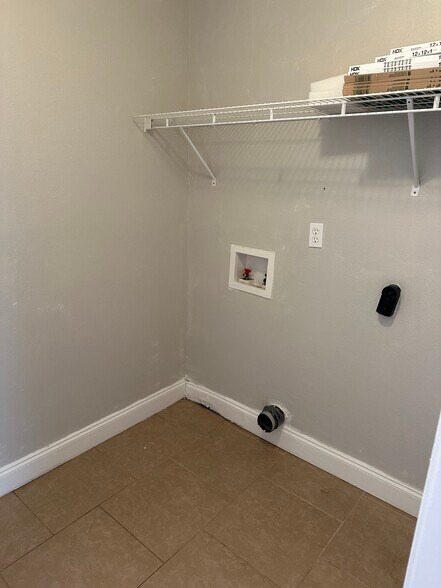 Laundry - 11620 Chemstrand Rd