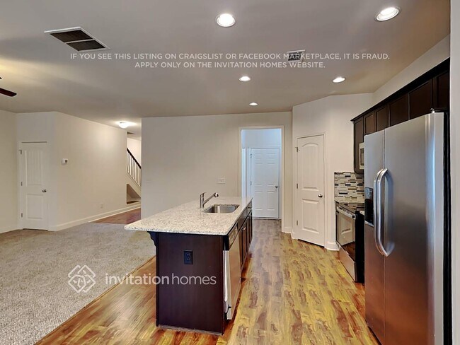 Building Photo - 227 Green Bridge Ct SE