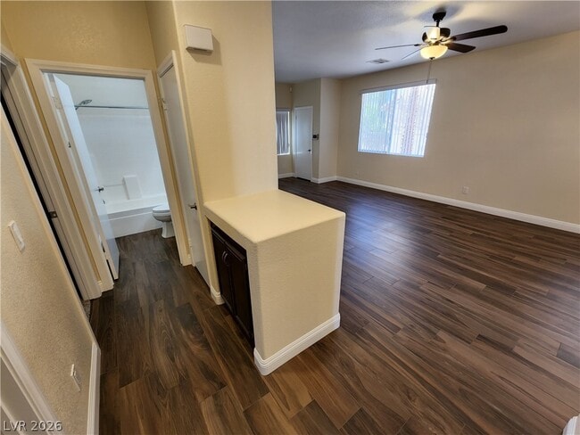 Building Photo - 300 Vilberti Ct