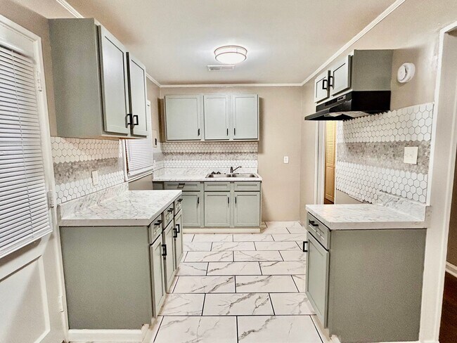 Building Photo - Newly Renovated Home in Binghampton