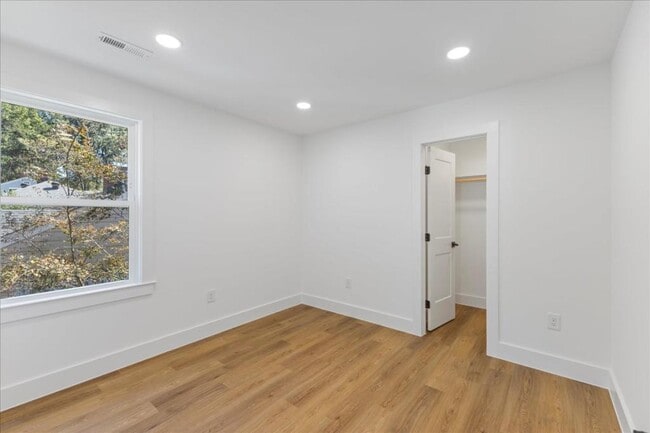 Building Photo - 803 Dupree St