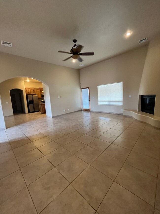 Building Photo - Beautiful 3 Bedroom Home! Available Now!