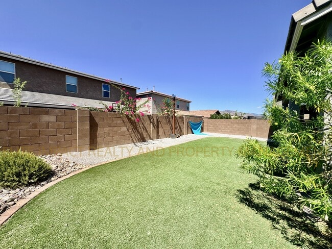 Building Photo - 9731 E Lynx Lk Trl