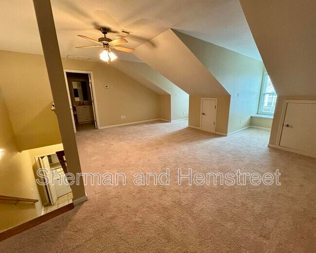 Building Photo - 2002 Amberley Dr