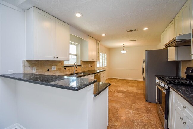 Building Photo - 154 Squires Bend