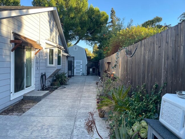 Building Photo - 2971 Bonnie Ln