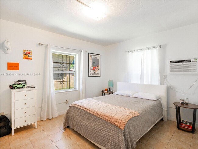 Building Photo - 6320 SW 58th Pl