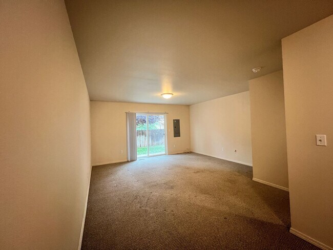 Building Photo - 1713 W Fern Dr