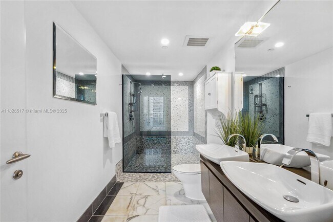 Building Photo - 200 Biscayne Blvd Way