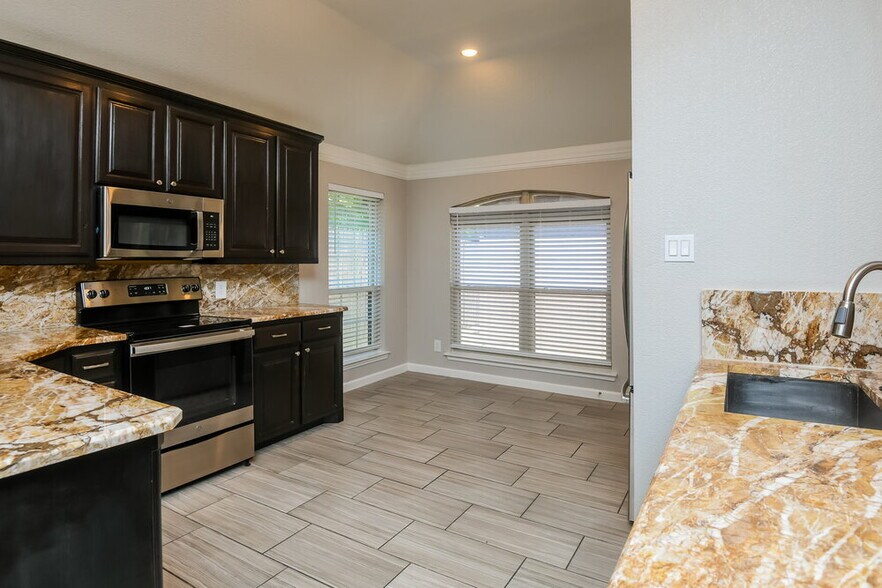 Building Photo - 5900 Ravenya St