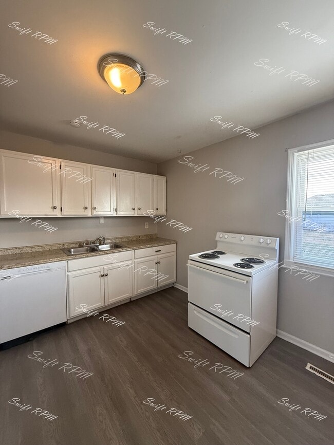 Building Photo - 709 NE 66th Terrace