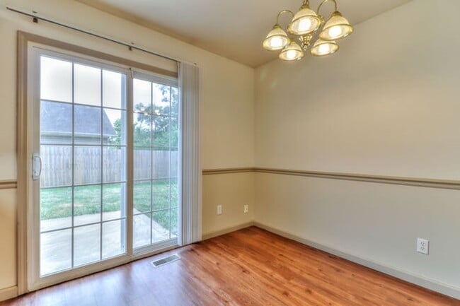 Building Photo - Spacious 3 bedroom, 1 bath home in Urbana ...
