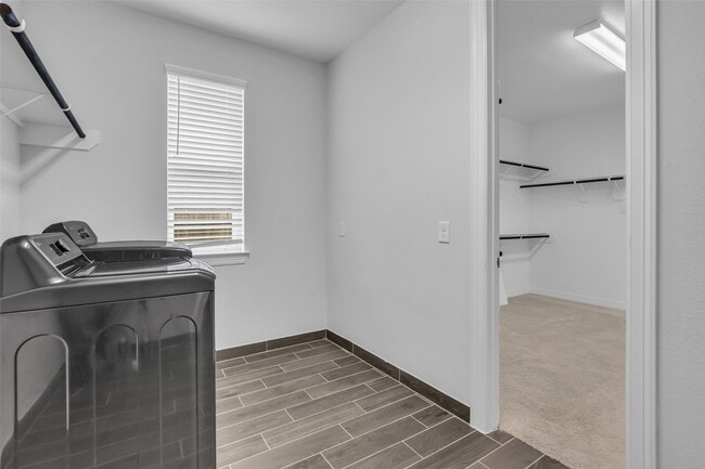 Building Photo - 2115 Jitterbug Ln