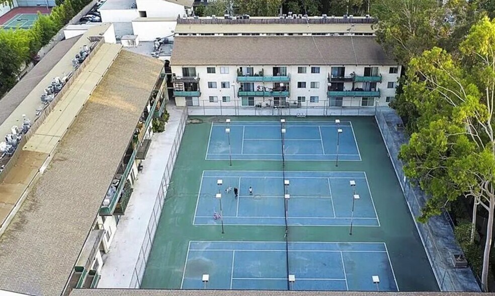 Building Photo - 5460 White Oak Ave