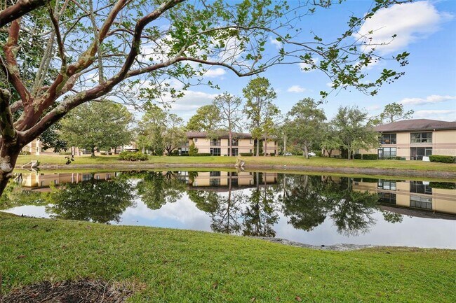Building Photo - 2693 Sabal Springs Cir