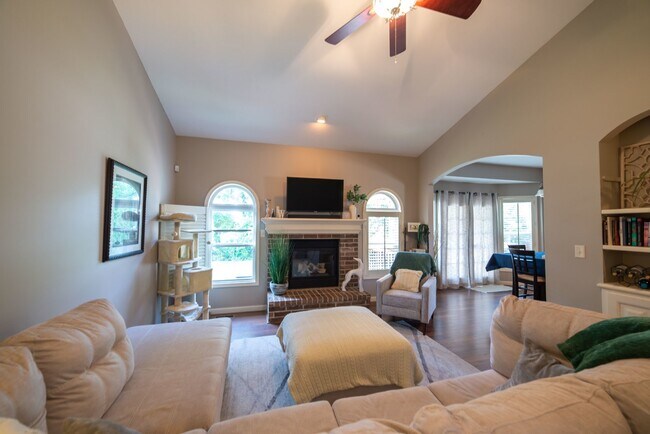 Building Photo - 5 Bedroom, 3 Bathroom house with completed...