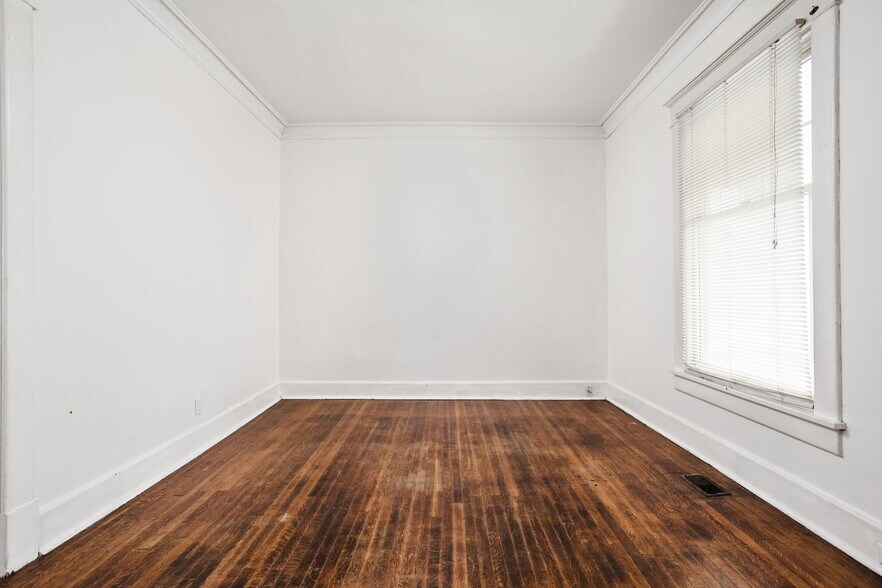 Building Photo - 418 N Drexel Ave