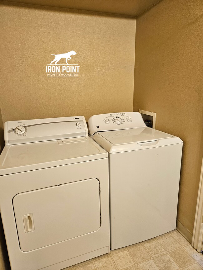 Building Photo - ELD4017