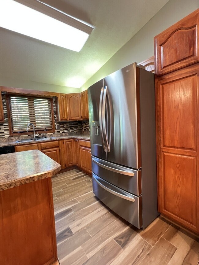 Building Photo - 4563 Camelot Dr