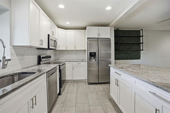 Building Photo - 727 N Himes Ave