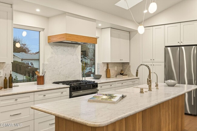 Building Photo - 734 Calle Margarita