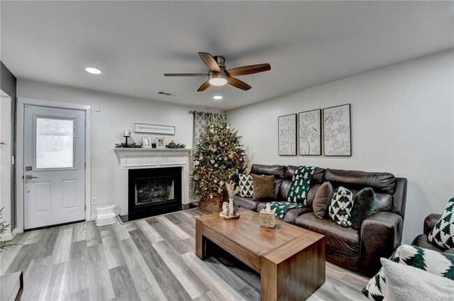 Building Photo - 4317 Holliday Rd