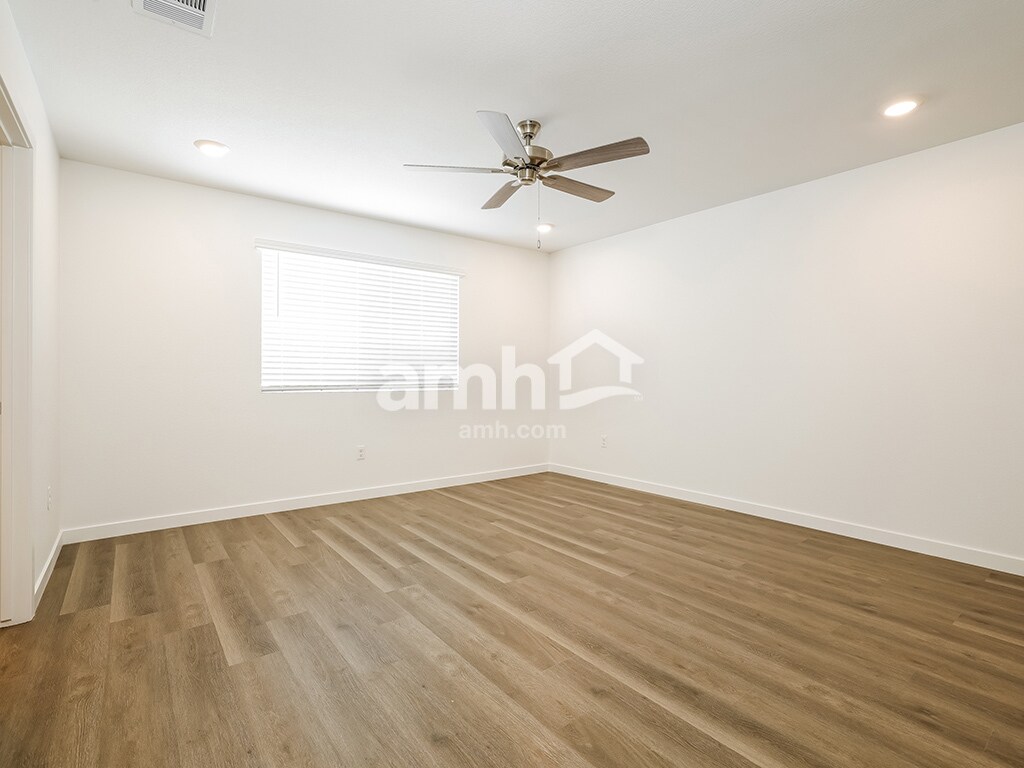 Building Photo - 2355 Dolly Ave