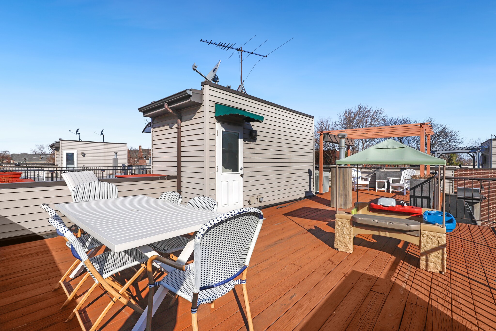 Building Photo - 1757 N Paulina St
