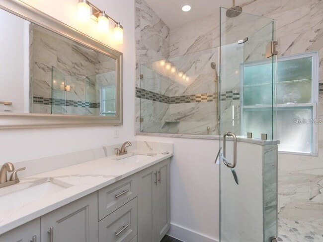 Building Photo - Stunning Home in College Park; Upgraded Fi...