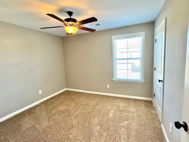 Building Photo - Move In Special! Half off of March Rent wi...