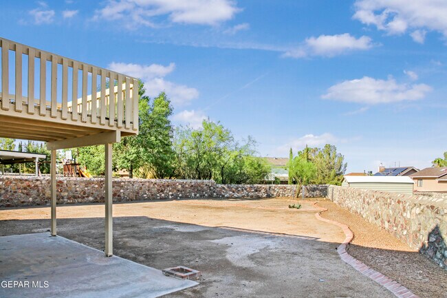 Building Photo - 929 Totonaca Ln