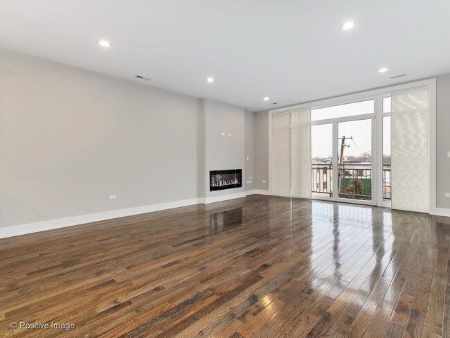 Building Photo - 6109 N Elston Ave