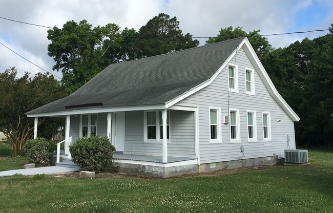 Building Photo - YEAR ROUND-POPLAR BRANCH