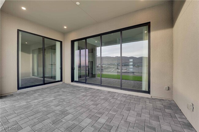 Building Photo - 11079 Rolling Vista Dr